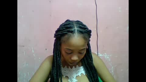 estelah20 online show from November 18, 2025, 11:14 am