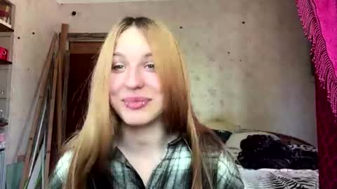 Snapshot of estelaroda chatting on June 23, 2026, 11:19 am Rina online show from June 23, 2026, 11:19 am