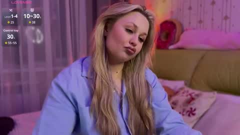 Snapshot of estella_elwood chatting on January 19, 2026, 4:22 pm Estella online show from January 19, 2026, 4:22 pm