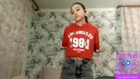 Snapshot of estellekirbo chatting on March 7, 2026, 2:58 pm estellekirbo online show from March 7, 2026, 2:58 pm