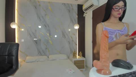 Estephany online show from December 8, 2024, 2:09 pm