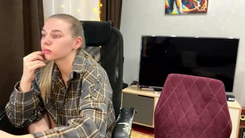 Snapshot of ester_vixen chatting on March 1, 2026, 7:05 pm Ester online show from March 1, 2026, 7:05 pm