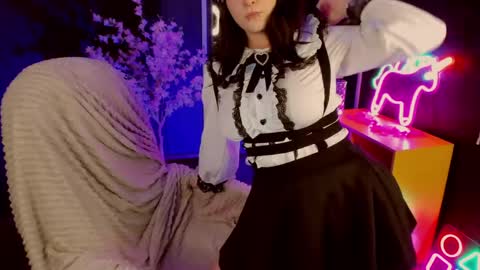 Ester  online show from April 29, 2026, 4:22 pm