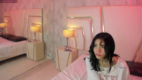 Snapshot of esthervalliere chatting on April 6, 2026, 1:45 pm online show from April 6, 2026, 1:45 pm