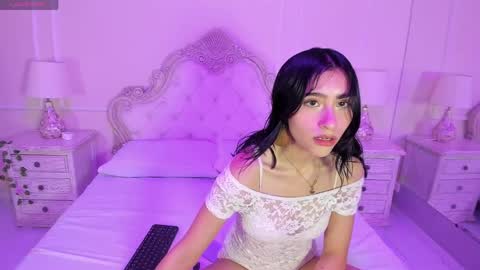 Snapshot of esthervalliere chatting on April 7, 2026, 12:49 pm online show from April 7, 2026, 12:49 pm