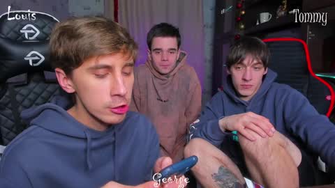 Snapshot of esthetics_boys chatting on January 5, 2025, 12:09 am LOUIS online show from January 5, 2025, 12:09 am