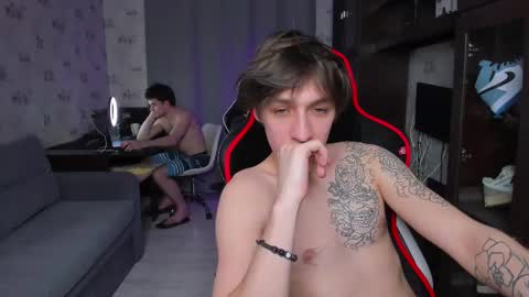 Snapshot of esthetics_boys chatting on March 1, 2025, 1:43 am LOUIS online show from March 1, 2025, 1:43 am