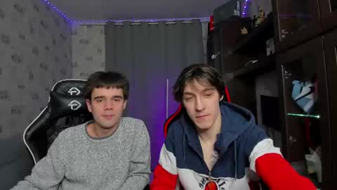 Snapshot of esthetics_boys chatting on March 3, 2025, 12:48 am LOUIS online show from March 3, 2025, 12:48 am