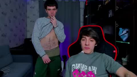 Snapshot of esthetics_boys chatting on March 4, 2025, 12:39 am LOUIS online show from March 4, 2025, 12:39 am