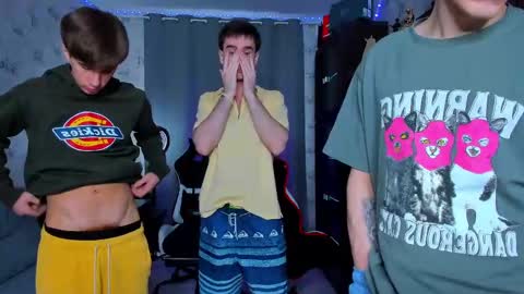 Snapshot of esthetics_boys chatting on March 10, 2025, 8:15 am LOUIS online show from March 10, 2025, 8:15 am