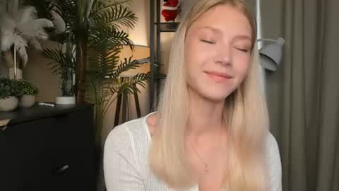 Snapshot of eternity_cuite chatting on July 10, 2026, 6:39 am Natalie online show from July 10, 2026, 6:39 am