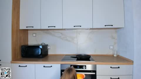 Elsa online show from March 12, 2025, 7:38 pm