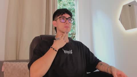 etham_wolf1 online show from April 15, 2026, 5:31 pm