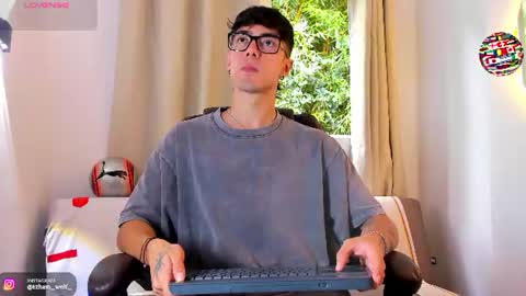 etham_wolf1 online show from June 17, 2026, 5:47 pm