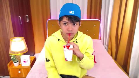 ethan_lauren online show from April 15, 2026, 7:58 pm
