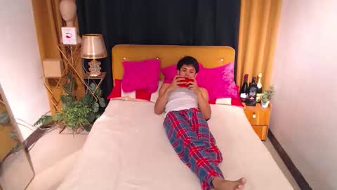 ethan_lauren online show from May 4, 2026, 11:50 am