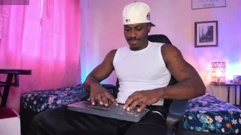 Snapshot of ethan_travis0 chatting on April 29, 2026, 9:21 pm ethan travis online show from April 29, 2026, 9:21 pm