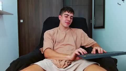 ethangreey1 online show from March 5, 2025, 6:01 pm