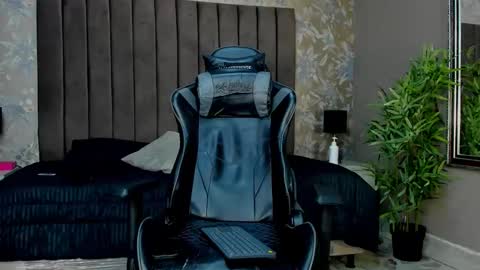 ethanlowell online show from October 12, 2025, 5:06 am