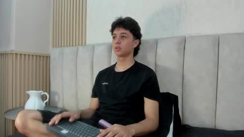 ethanlowell online show from November 26, 2025, 4:46 am