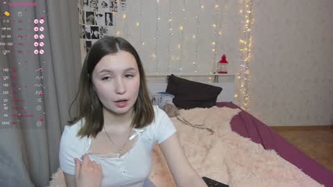 Veronica Tiia Lilith left to right online show from January 20, 2025, 5:04 am