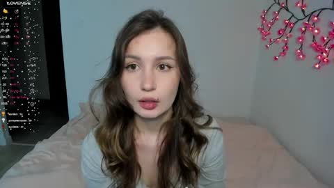 Veronica Tiia Lilith left to right online show from April 16, 2026, 9:39 pm