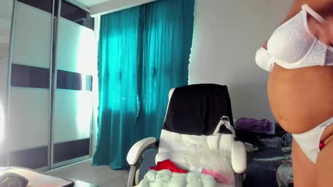 Snapshot of eva_7777 chatting on May 18, 2026, 10:43 am Eva online show from May 18, 2026, 10:43 am