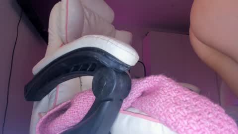 Eva Davis online show from January 18, 2025, 1:52 am