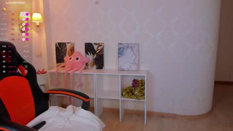 Snapshot of eva_deepsy chatting on February 12, 2026, 4:40 am Im Eva online show from February 12, 2026, 4:40 am