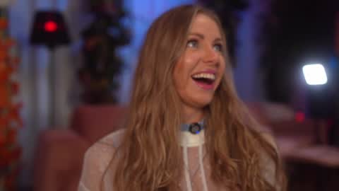 Snapshot of eva_fashionista chatting on November 2, 2025, 8:00 pm Eva online show from November 2, 2025, 8:00 pm