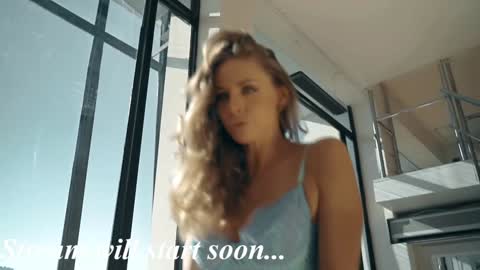 Snapshot of eva_fashionista chatting on November 17, 2025, 8:14 pm Eva online show from November 17, 2025, 8:14 pm