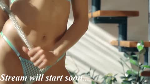 Snapshot of eva_fashionista chatting on December 2, 2025, 6:36 pm Eva online show from December 2, 2025, 6:36 pm