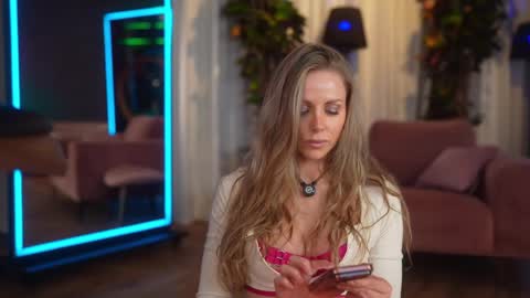 Snapshot of eva_fashionista chatting on May 15, 2026, 7:43 pm Eva online show from May 15, 2026, 7:43 pm