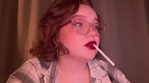 eva_kittenn online show from November 13, 2025, 4:06 pm