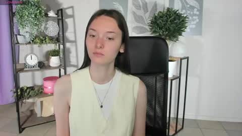 Snapshot of eva_leeee chatting on June 18, 2026, 6:02 am Eva online show from June 18, 2026, 6:02 am