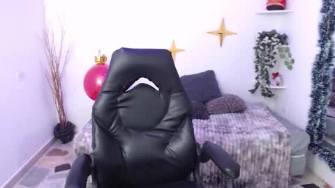 Snapshot of eva_maddox chatting on December 14, 2025, 4:23 pm Eva online show from December 14, 2025, 4:23 pm