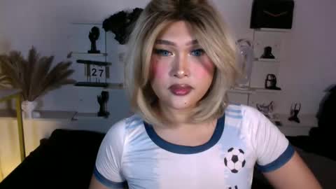 Snapshot of eva_mazikeen69 chatting on April 27, 2026, 9:35 pm Queen Eva Mazikeen online show from April 27, 2026, 9:35 pm