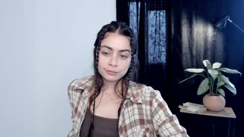 eva_monn online show from December 17, 2024, 3:06 pm