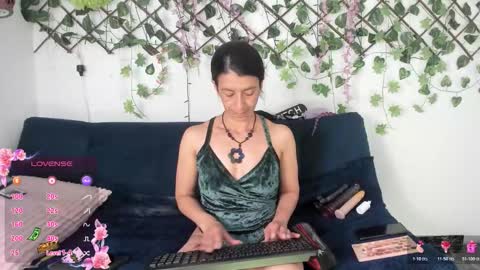 Eva  online show from January 9, 2026, 7:48 pm