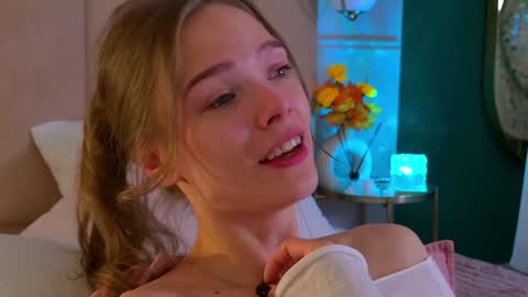 Eva online show from December 8, 2024, 2:19 pm