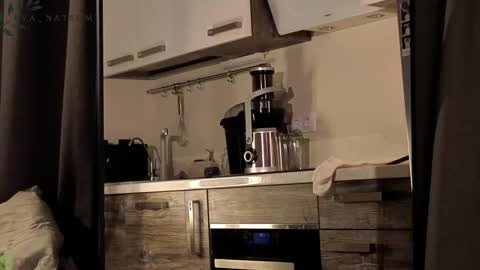 Eva online show from September 22, 2025, 4:42 pm