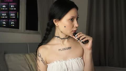 Snapshot of eva_pixie chatting on October 14, 2025, 3:35 pm Eva online show from October 14, 2025, 3:35 pm