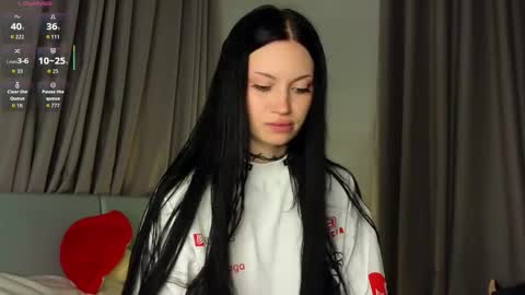 Snapshot of eva_pixie chatting on November 5, 2025, 6:08 pm Eva online show from November 5, 2025, 6:08 pm