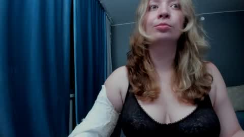 Snapshot of eva_rikchter chatting on July 12, 2026, 9:39 pm Ice Goddess online show from July 12, 2026, 9:39 pm