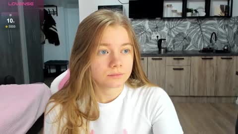 Eva online show from January 4, 2025, 6:52 am