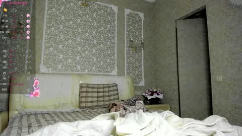 Snapshot of evaa1980 chatting on December 21, 2025, 10:44 am Eva online show from December 21, 2025, 10:44 am