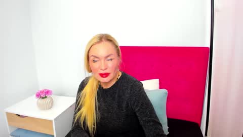 EvaAlone online show from December 9, 2024, 8:55 am