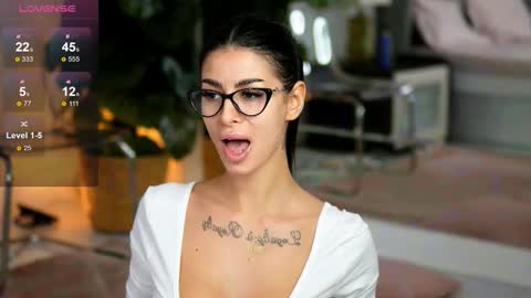 Eva  online show from November 8, 2025, 7:30 am