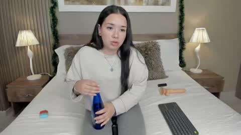 Eva  online show from December 16, 2025, 8:58 pm