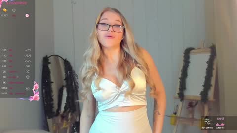 Eva  online show from December 18, 2024, 5:37 am